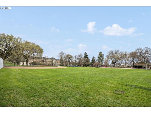 2633 Nw RALEIGH St 33, Portland, OR 97210