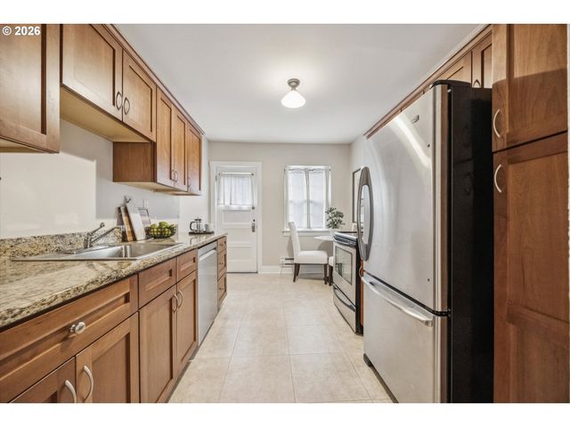 2633 Nw RALEIGH St 33, Portland, OR 97210