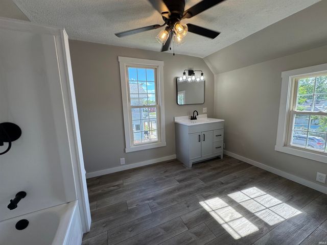 353 E 6TH Street, Peru, IN 46970