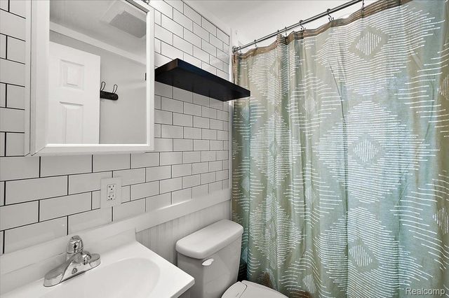 7243 Garvin, Waterford Charter Township, MI 48329