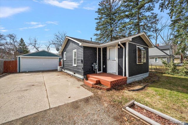 7243 Garvin, Waterford Charter Township, MI 48329