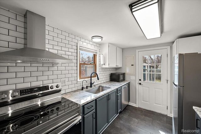 7243 Garvin, Waterford Charter Township, MI 48329