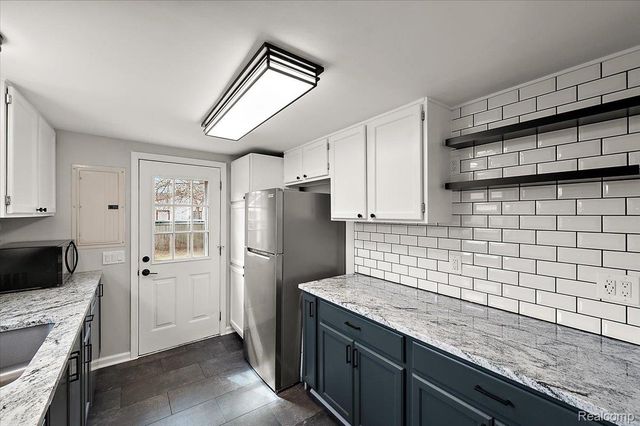 7243 Garvin, Waterford Charter Township, MI 48329