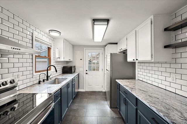 7243 Garvin, Waterford Charter Township, MI 48329