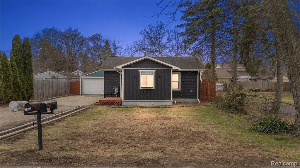 7243 Garvin, Waterford Charter Township, MI 48329