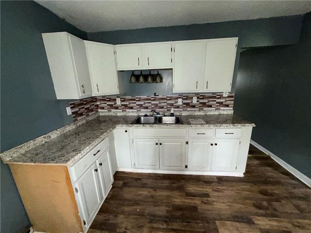 326 N Cedar Avenue, Independence, MO 64053