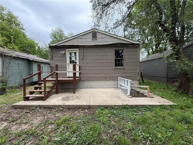 326 N Cedar Avenue, Independence, MO 64053