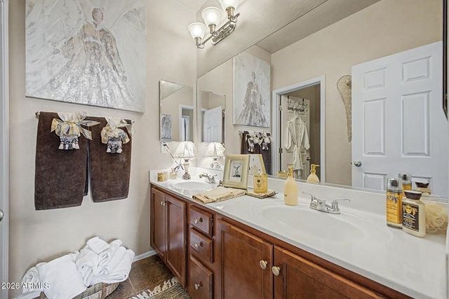 6938 W HARWELL Road, Laveen, AZ 85339