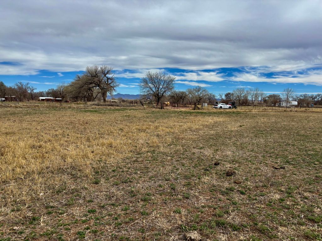 Image 7 of property listing at Camino Ulibarri, Veguita, NM 87062