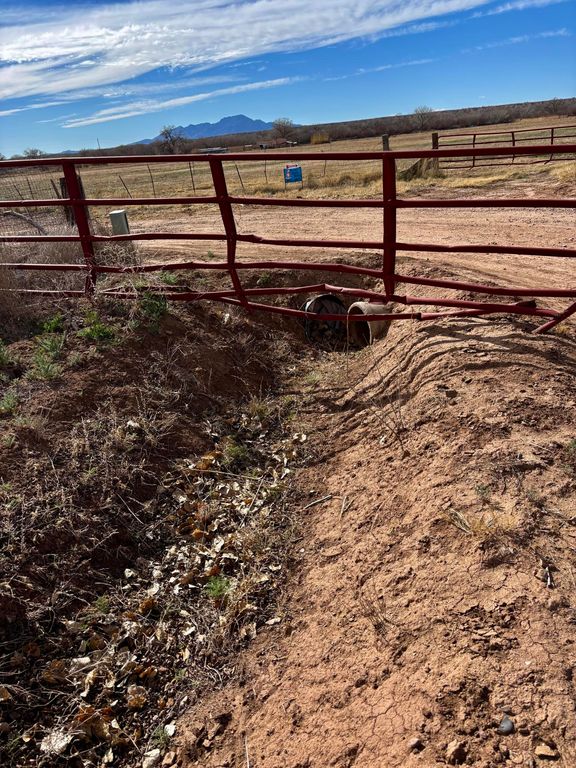 Image 8 of property listing at Camino Ulibarri, Veguita, NM 87062