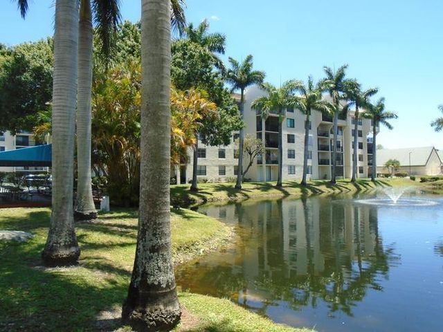 6195 Rock Island Road 402, Tamarac, FL 33319