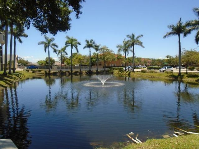 6195 Rock Island Road 402, Tamarac, FL 33319
