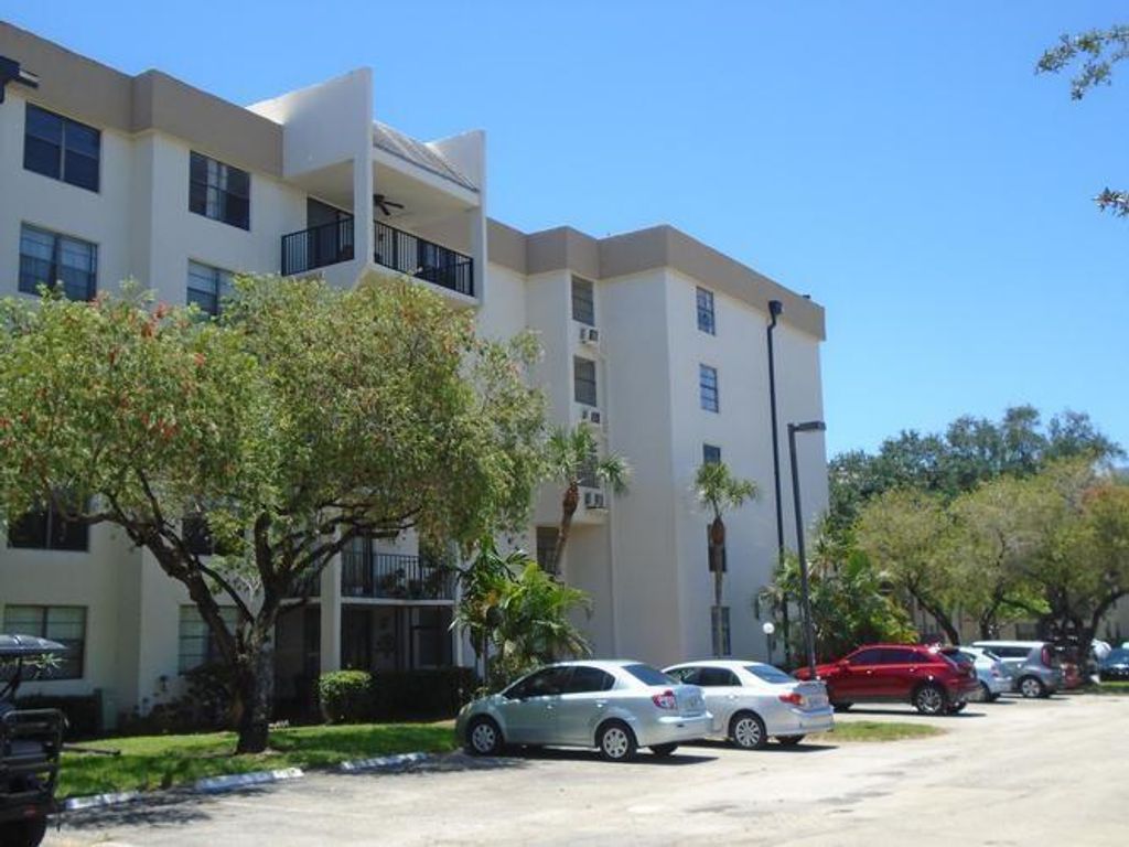 6195 Rock Island Road 402, Tamarac, FL 33319