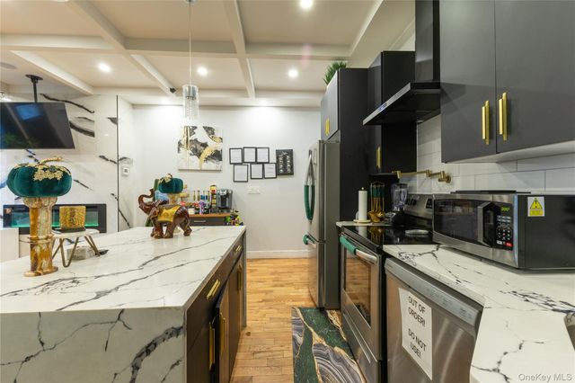 48 Essex Street 1, Brooklyn, NY 11208