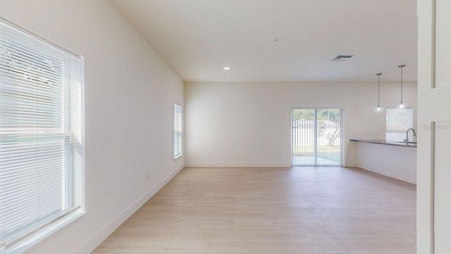 4020 E HENRY AVENUE, Tampa, FL 33610