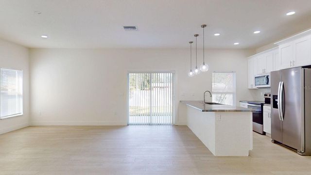 4020 E HENRY AVENUE, Tampa, FL 33610