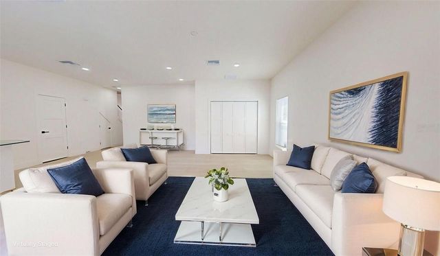 4020 E HENRY AVENUE, Tampa, FL 33610