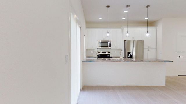 4020 E HENRY AVENUE, Tampa, FL 33610