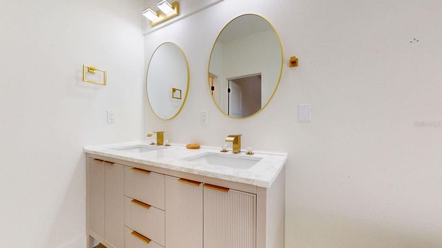 4020 E HENRY AVENUE, Tampa, FL 33610