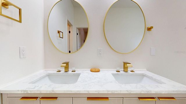 4020 E HENRY AVENUE, Tampa, FL 33610