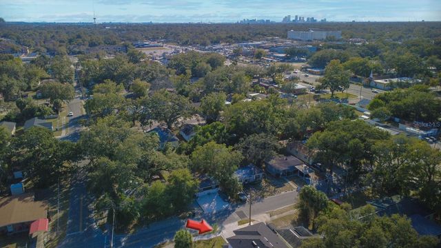4020 E HENRY AVENUE, Tampa, FL 33610