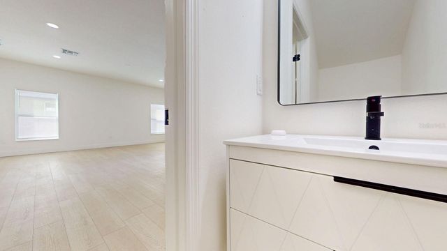 4020 E HENRY AVENUE, Tampa, FL 33610