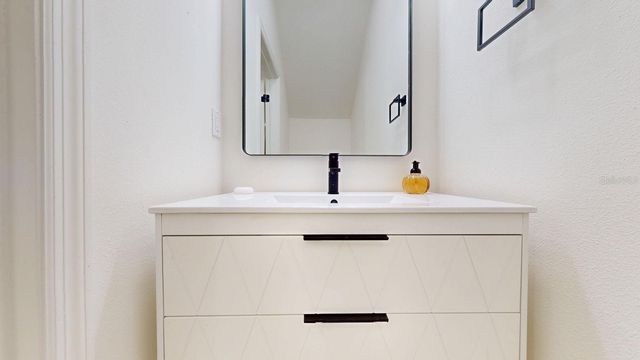 4020 E HENRY AVENUE, Tampa, FL 33610