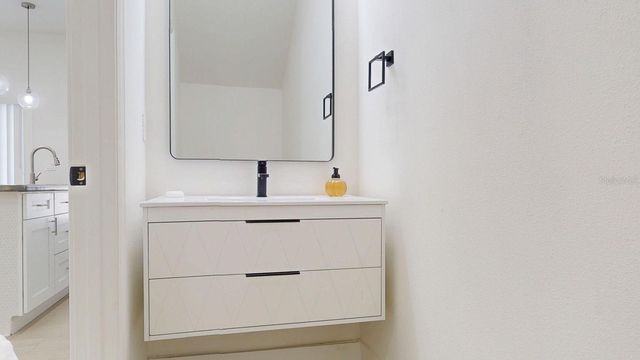 4020 E HENRY AVENUE, Tampa, FL 33610