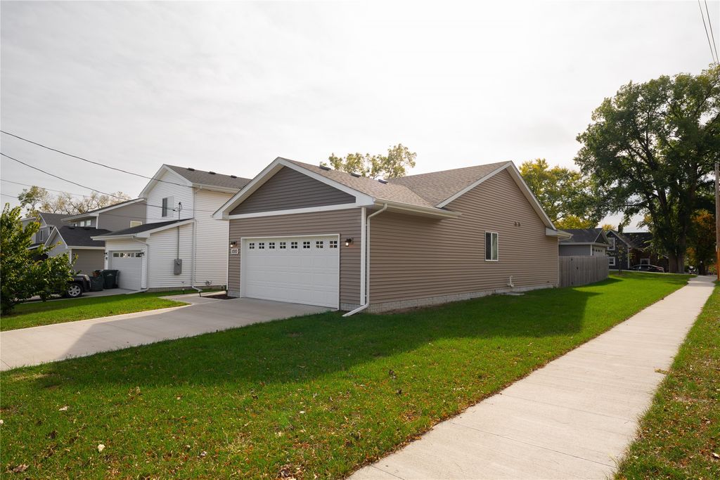 1000 North Avenue, Norwalk, IA 50211