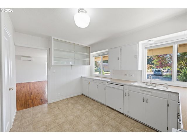 1243 Ne 9TH Ave, Mc Minnville, OR 97128