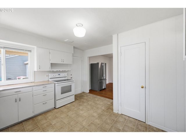 1243 Ne 9TH Ave, Mc Minnville, OR 97128