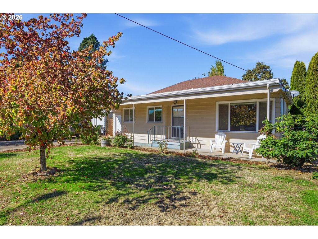 Image 1 of property listing at 1243 Ne 9TH Ave, Mc Minnville, OR 97128