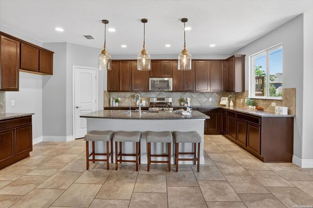 7407 Valle Msn, Boerne, TX 78015