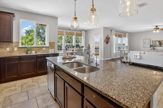 7407 Valle Msn, Boerne, TX 78015