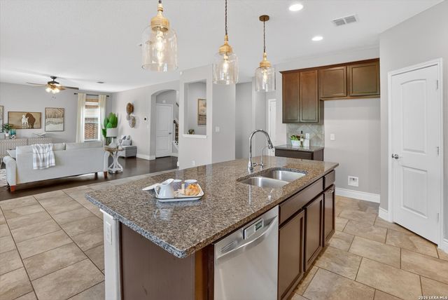 7407 Valle Msn, Boerne, TX 78015