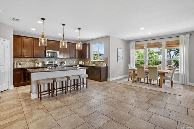 7407 Valle Msn, Boerne, TX 78015