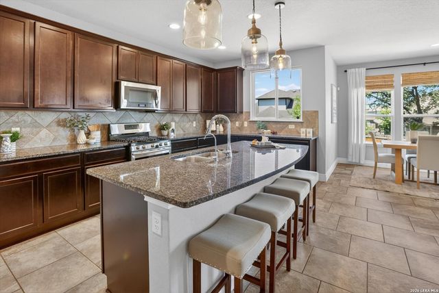 7407 Valle Msn, Boerne, TX 78015