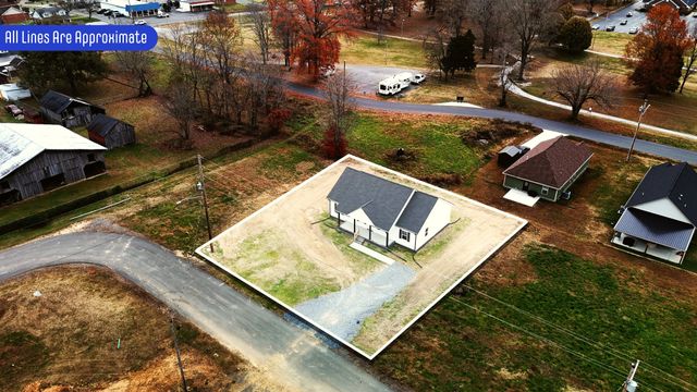 303 Cassie Dr, Lafayette, TN 37083