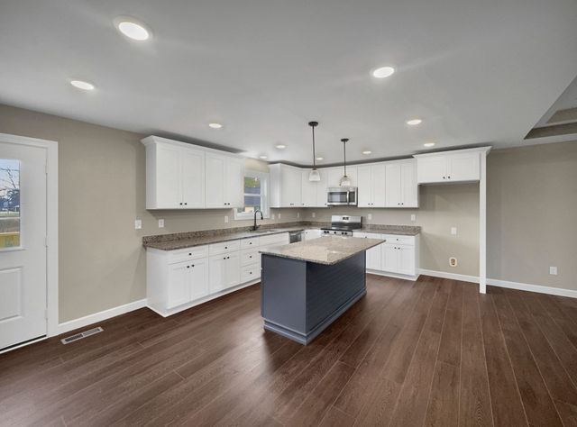 303 Cassie Dr, Lafayette, TN 37083