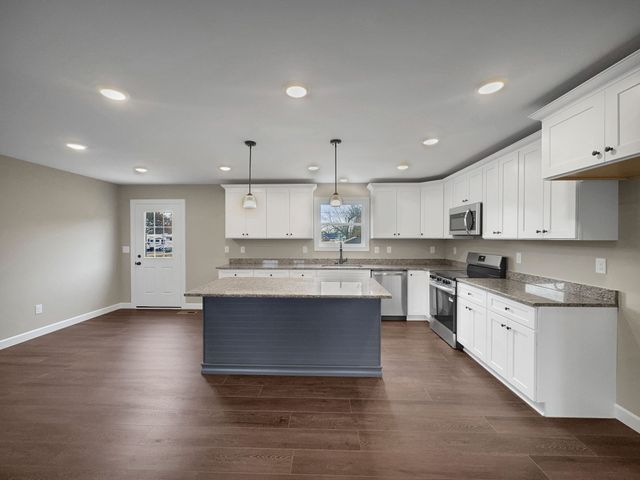 303 Cassie Dr, Lafayette, TN 37083