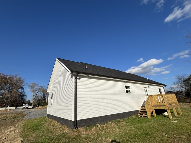 303 Cassie Dr, Lafayette, TN 37083