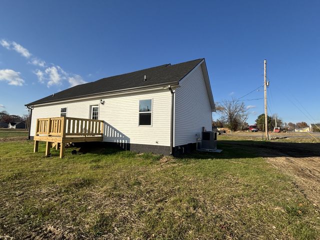 303 Cassie Dr, Lafayette, TN 37083