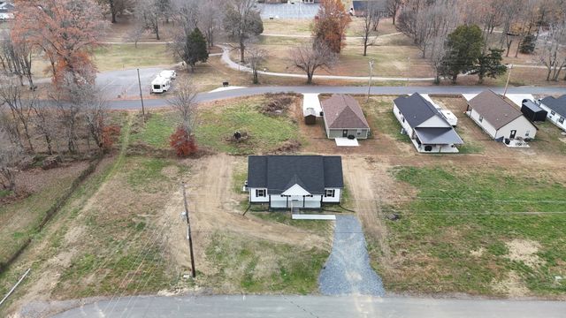 303 Cassie Dr, Lafayette, TN 37083