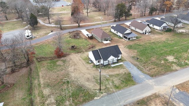 303 Cassie Dr, Lafayette, TN 37083