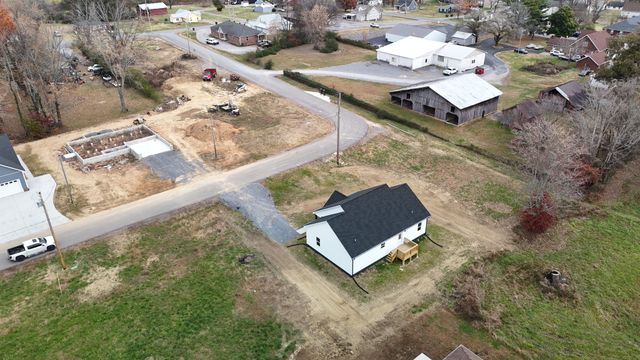 303 Cassie Dr, Lafayette, TN 37083