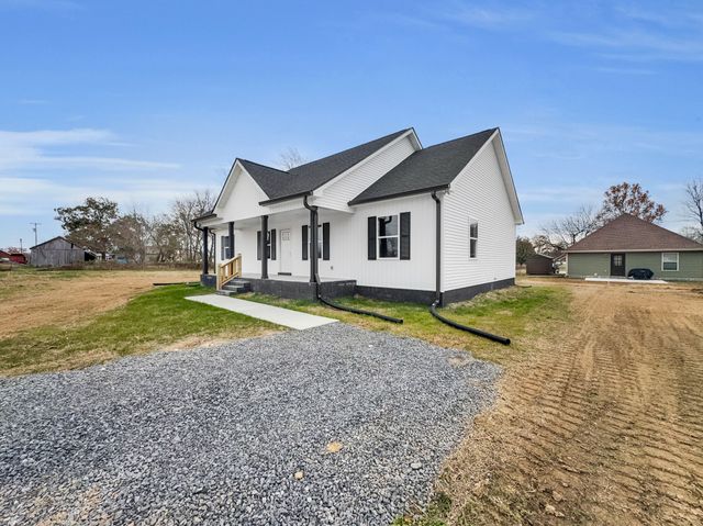 303 Cassie Dr, Lafayette, TN 37083