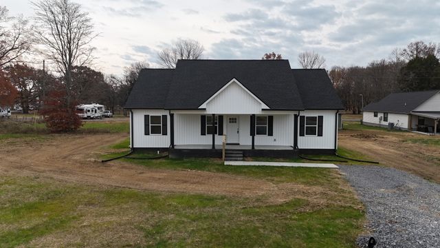 303 Cassie Dr, Lafayette, TN 37083