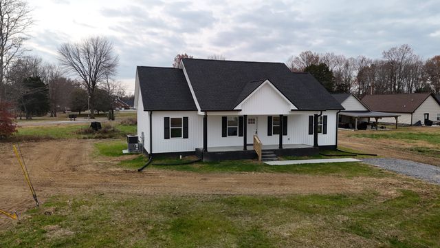 303 Cassie Dr, Lafayette, TN 37083