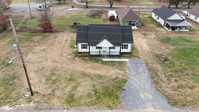 303 Cassie Dr, Lafayette, TN 37083