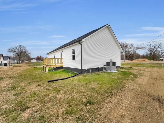 303 Cassie Dr, Lafayette, TN 37083